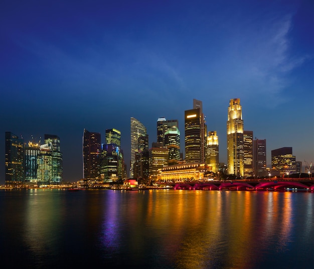 Skyline de Singapura na noite