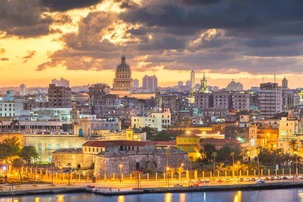 Skyline der Innenstadt von Havanna Kuba