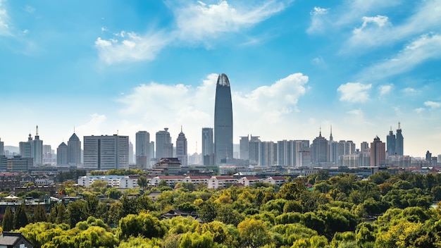 Skyline der modernen Stadtarchitektur von Jinan