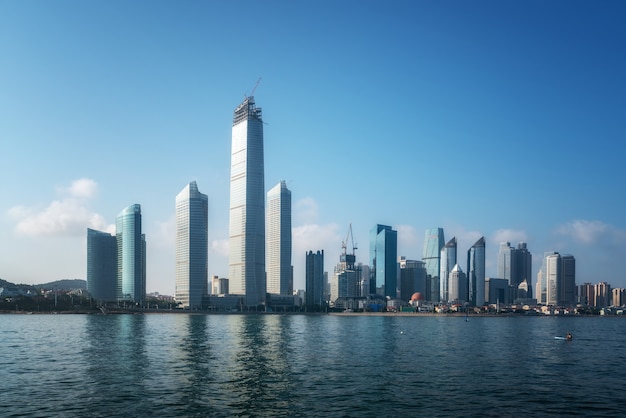 Skyline der modernen urbanen Architekturlandschaft in Qingdao