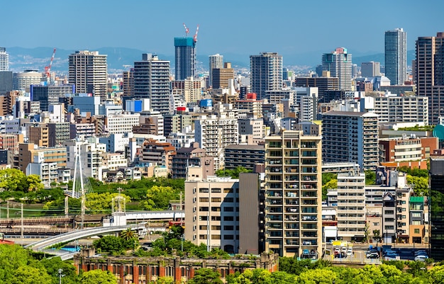 Skyline der Stadt Osaka in Japan, Blick von der Burg