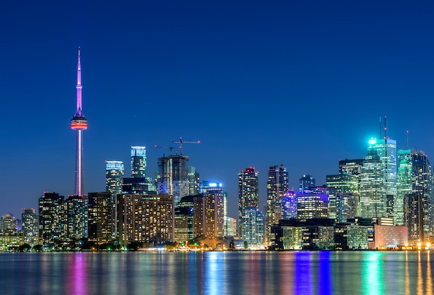 Skyline der Stadt Toronto bei Nacht, Ontario, Kanada