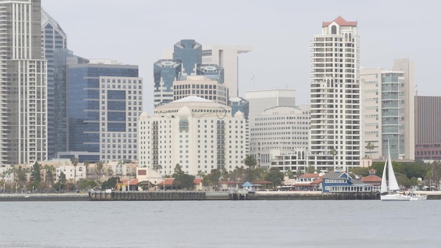 Skyline do centro da cidade paisagem urbana de san diego eua arranha-céus por porto