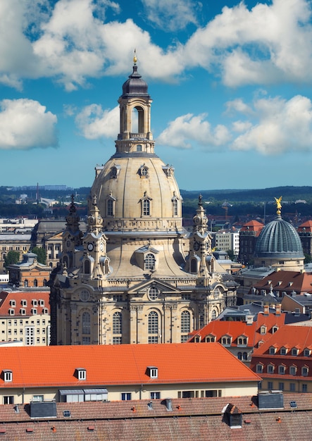 Skyline de Dresde con la Iglesia de Nuestra Señora en Alemania