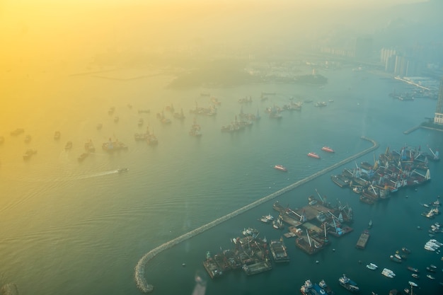 Skyline de Hong Kong al atardecer desde Sky 100