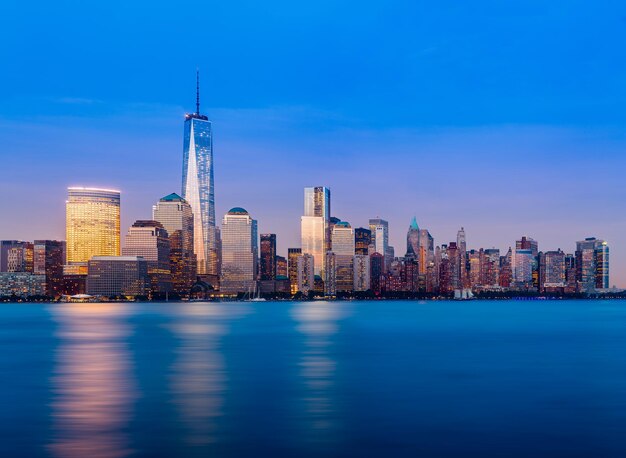 Skyline del Bajo Manhattan por la noche