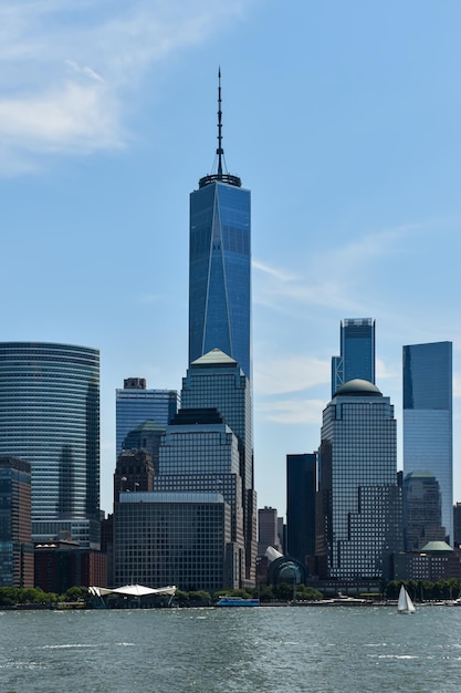 Skyline mit dem One World-Gebäude.