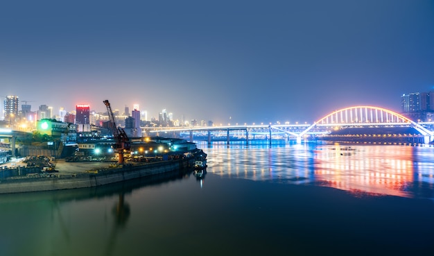 Skyline moderna da metrópole, Chongqing, China,