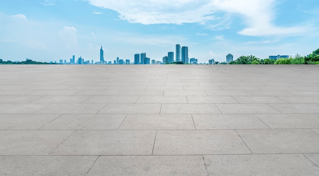 Skyline of Plaza Brick Pavement y Nanjing Architecture