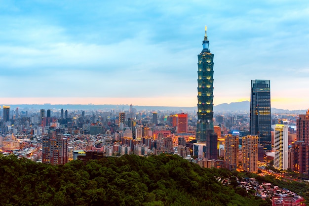 Skyline del paisaje urbano de Taipei