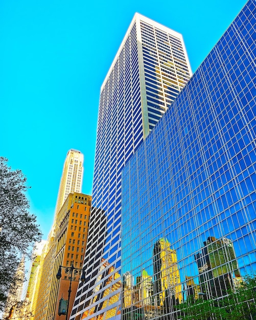 Skyline con rascacielos en Financial Center en el Bajo Manhattan, Nueva York, Estados Unidos. EE.UU. Edificio de arquitectura americana. Panorama de la metrópolis de Nueva York. paisaje urbano metropolitano