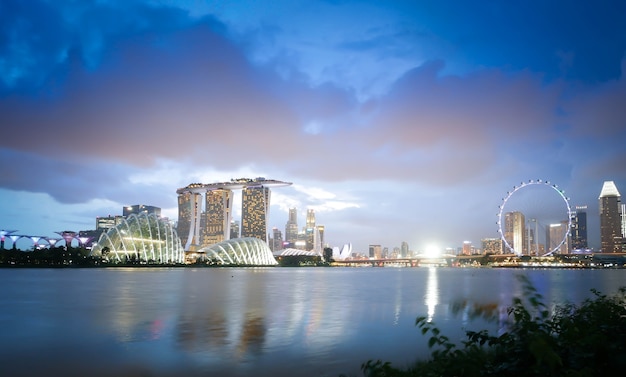 Skyline de Singapur al atardecer