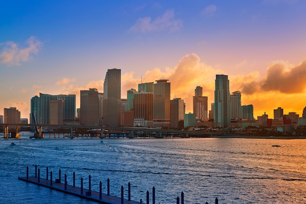 Skyline-Sonnenuntergang Florida US Miami-im Stadtzentrum gelegener