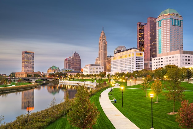 Foto skyline von columbus ohio usa auf dem fluss