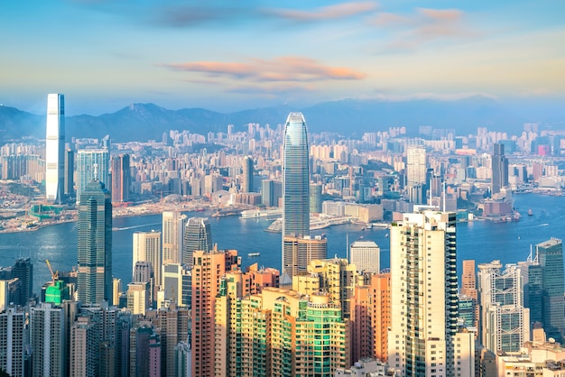 Skyline von Hongkong mit Blick auf den Victoria Harbour von oben