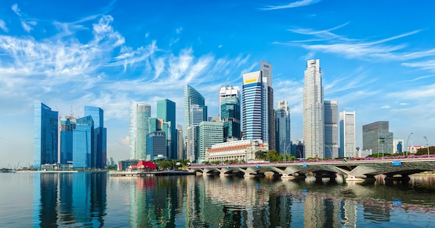 Skyline von Singapur über der Marina Bay