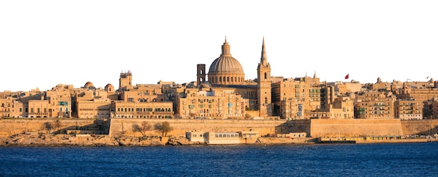 Skyline von Valletta Malta am Nachmittag isoliert auf weißem Hintergrund