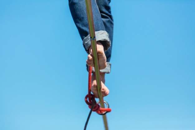 Slacklining é uma prática em equilíbrio