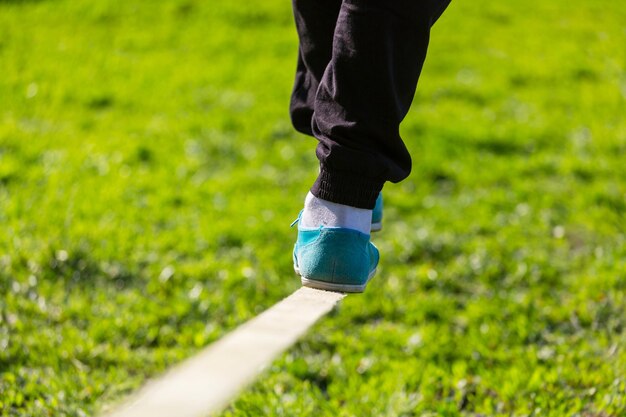 Slacklining é uma prática em equilíbrio