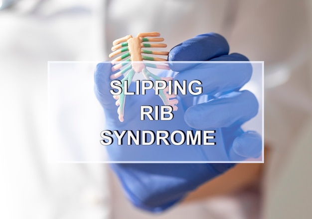 Slipping Rib Syndrom Text medizinisches Krankheitskonzept