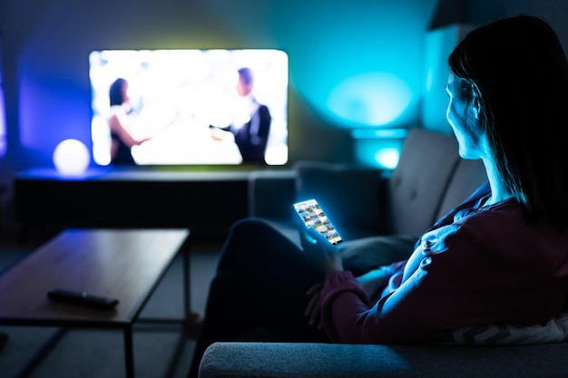 Smart-LED-Fernseher im Wohnzimmer