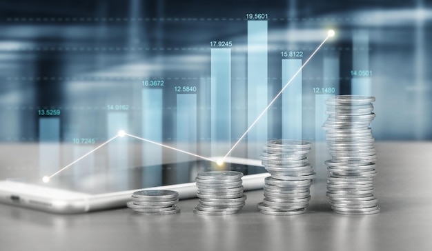 Smartphone-Bildschirm neben wachsenden Münzhaufen und Chart-positiven Indikatoren in seinem Geschäft
