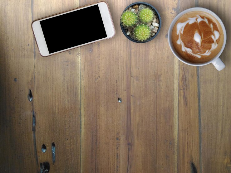 Foto smartphone y café en la mesa