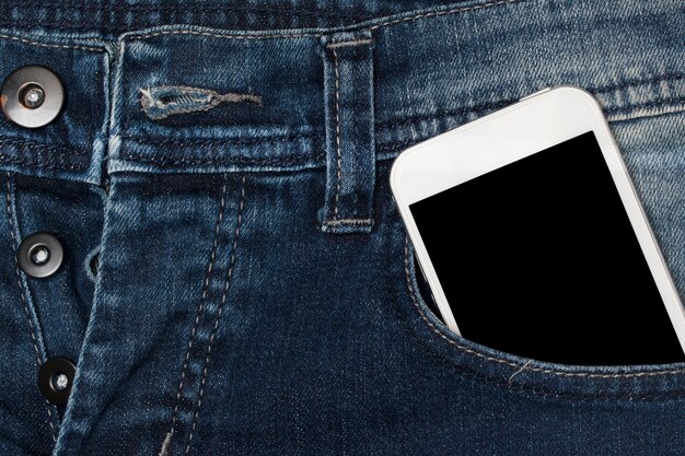 Smartphone in Taschenjeans.