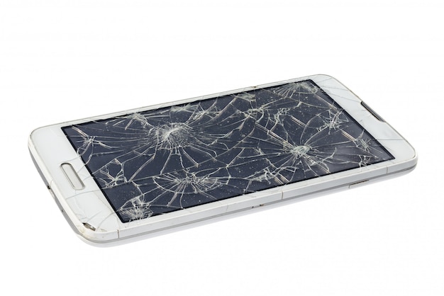 Smartphone roto aislado en blanco