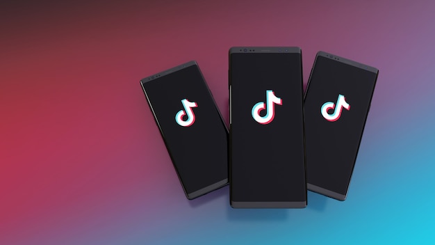 Smartphones con logo de tik tok en pantalla