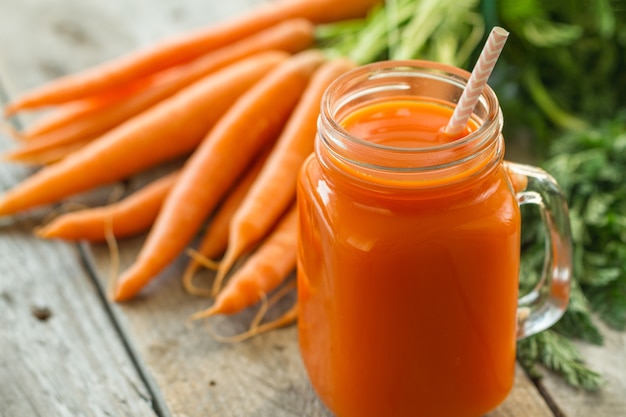 Foto smoothie de cenoura fresca