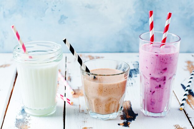 Smoothie de chocolate, frutas vermelhas e baunilha.