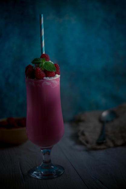 Smoothie de framboesa em vidro