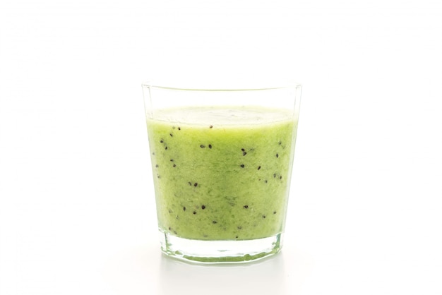 smoothie de kiwi no fundo branco