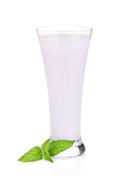 Smoothie de leite de amora com hortelã