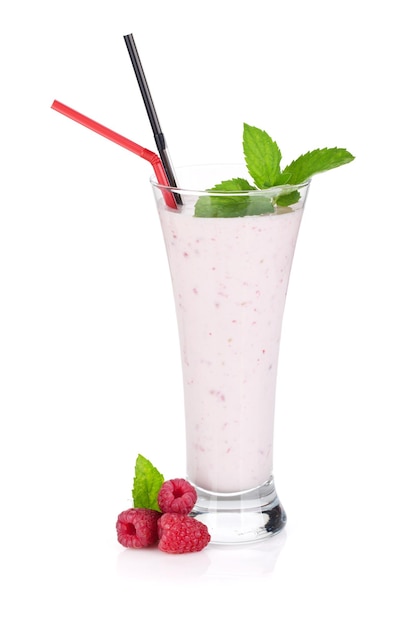 Smoothie de leite de framboesa com hortelã