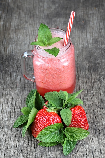 Smoothie de morango com hortelã