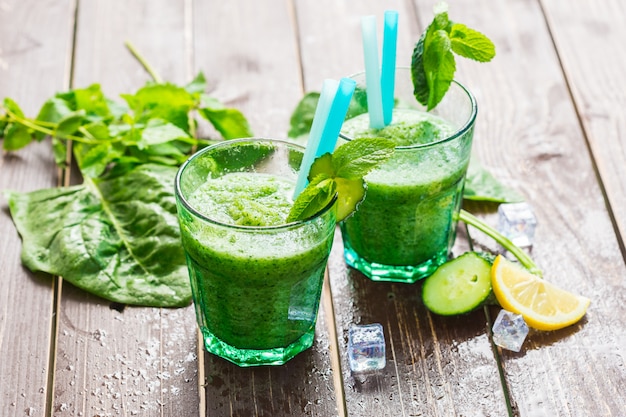 Smoothie de vegetais verdes