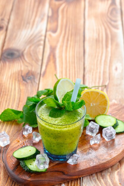 Smoothie de vegetais verdes