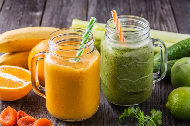 Smoothie misturado com ingredientes.