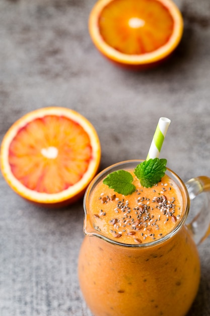 Smoothie Red Orange Dekor Minzblätter