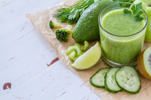 Smoothie verde e ingredientes