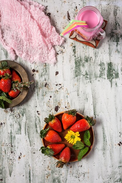 Smoothie zum Mischen von Erdbeeren und Blaubeeren