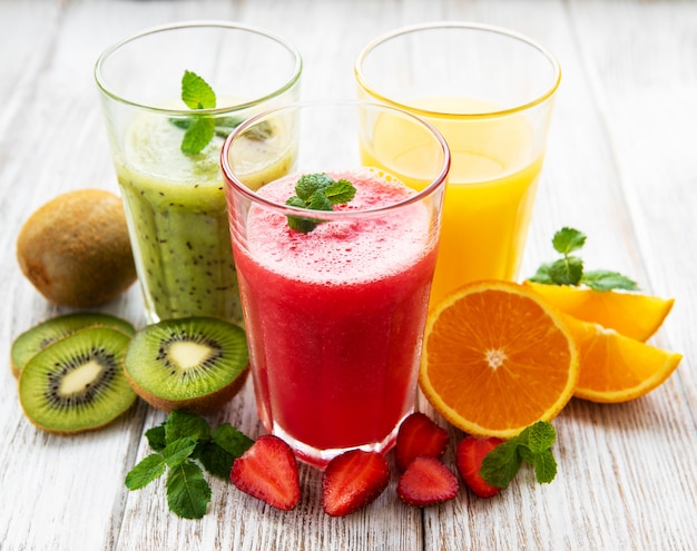 Smoothies de frutas saudáveis