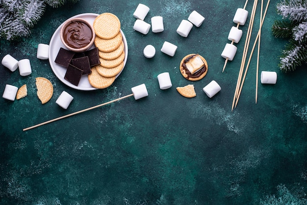 Smores con malvavisco chocolate y galletas