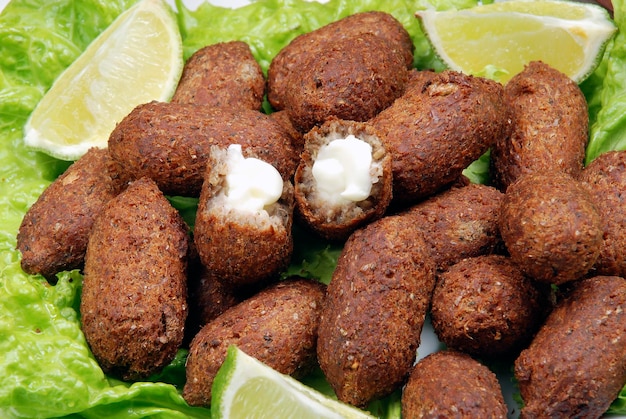 snack árabe tradicional kibbeh