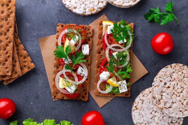 Snack Brot und Fitness essen mit Gemüse