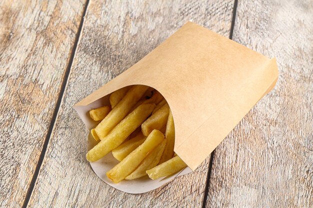 Snack de patatas fritas crujientes y saladas