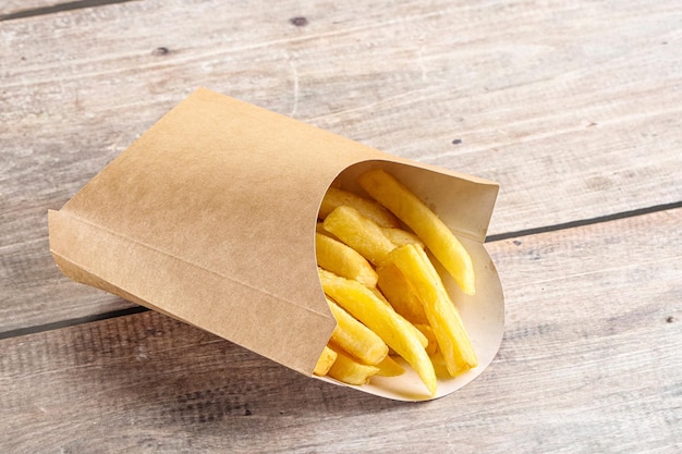 Snack de patatas fritas crujientes y saladas