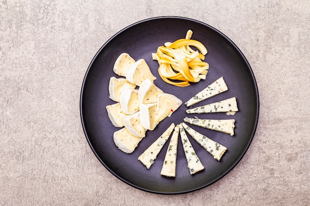 Foto snack sortierte käseplatte